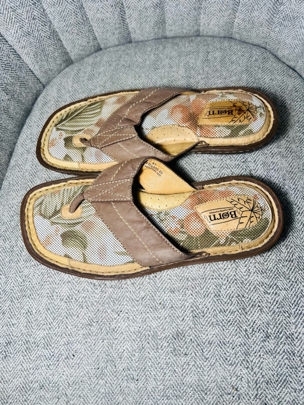 Born Brown Leather Floral-Print Thong Sandals. Fits more like a woman size 9